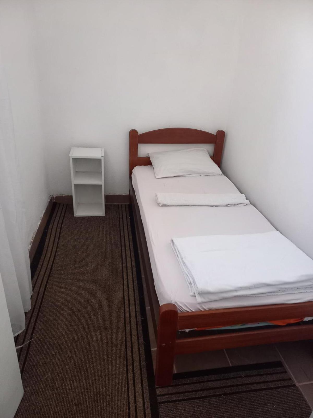 Traveler'S Rest - Near Podgorica Airport Hostel Mitrovici  Luaran gambar