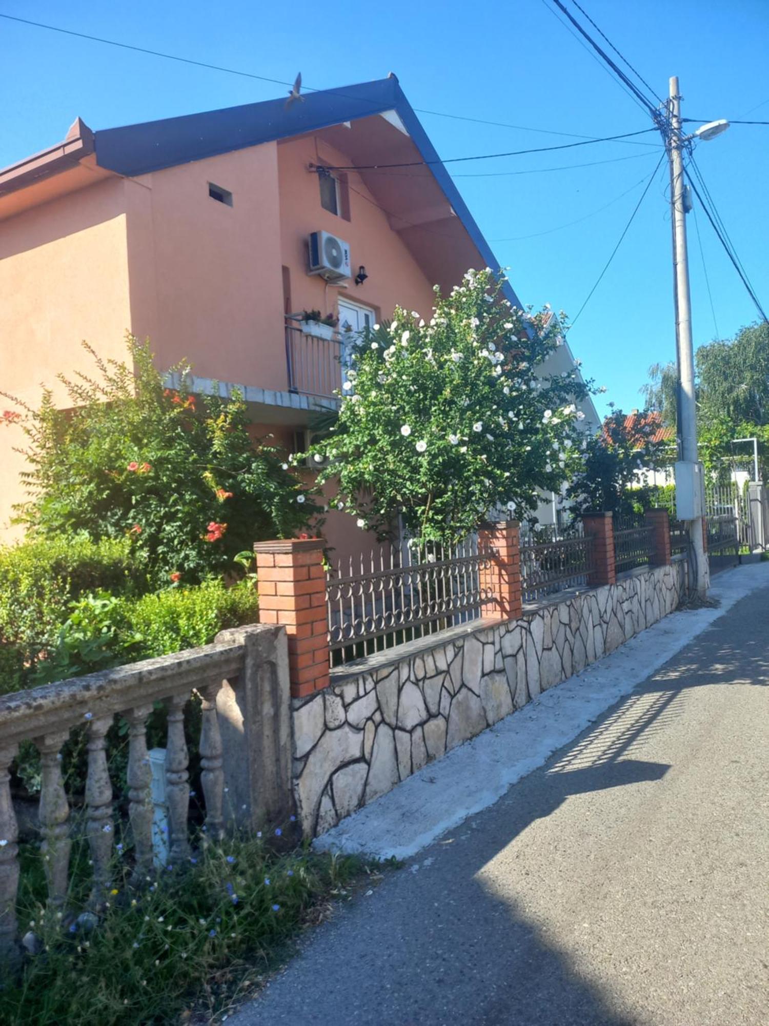 Traveler'S Rest - Near Podgorica Airport Hostel Mitrovici  Bilik gambar